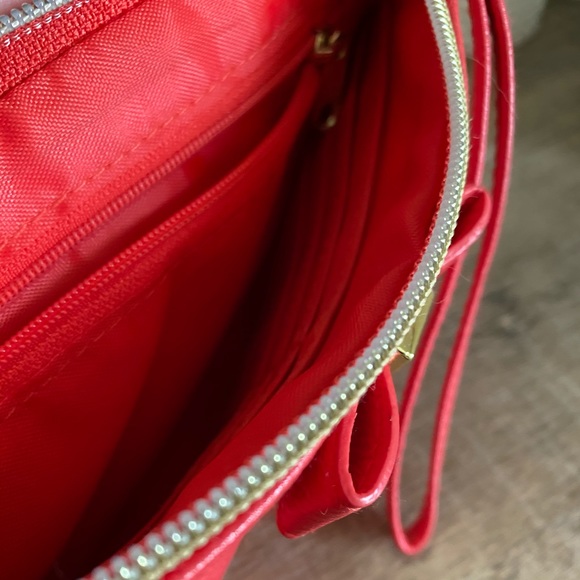 Simple Red Wristlet - Picture 5 of 5